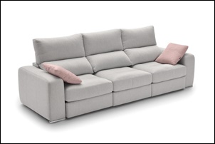 4. El tradicional sofá de tres plazas si quieres estar seguro